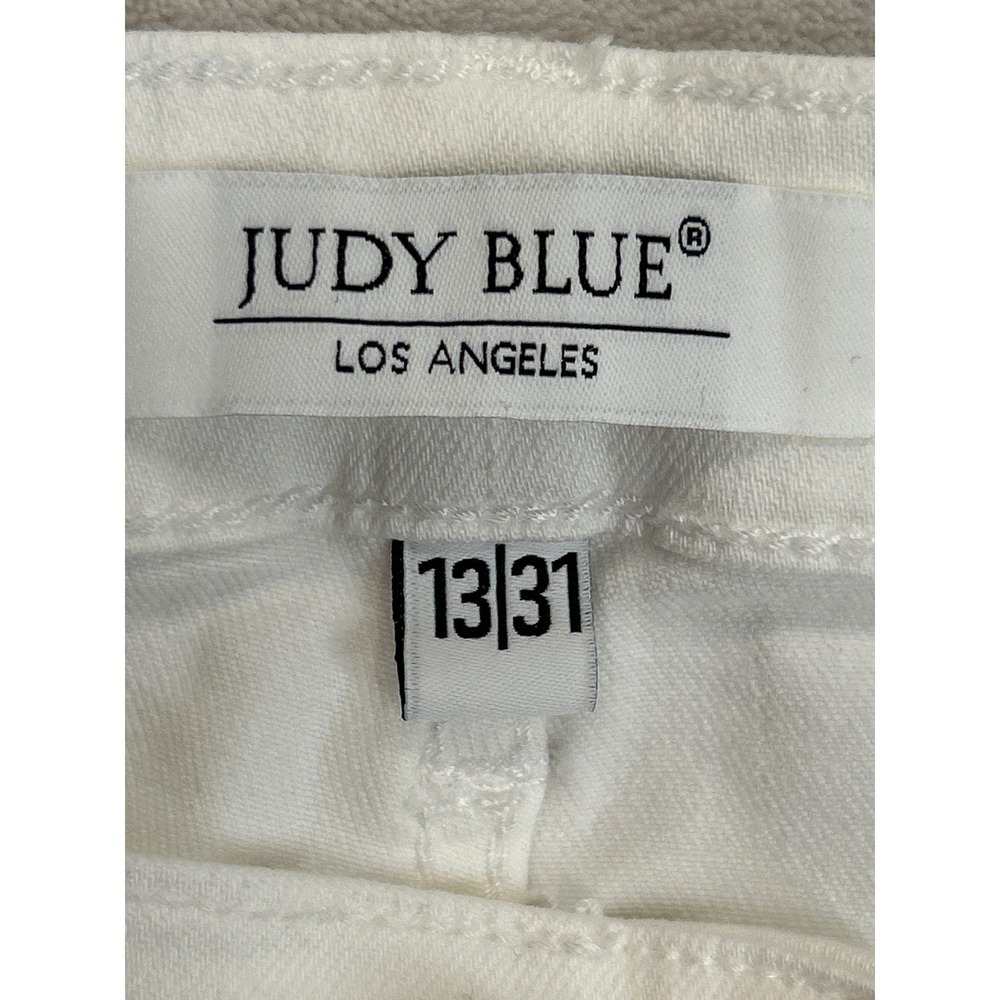 Judy Blue White Capris with Copper Rivet Detail - Picture 4 of 9